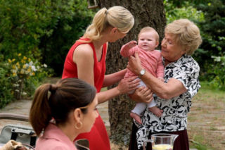 M jak miłość odc. 1899. Aneta (Ilona Janyst), Jagoda (Katarzyna Kołeczek), Barbara (Teresa Lipowska), Dorotka (Klara Madeńska)