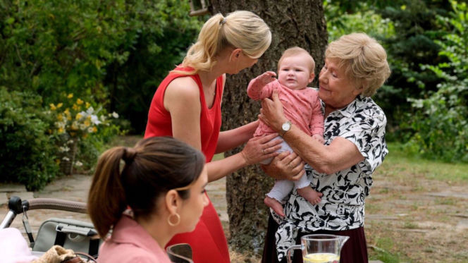 M jak miłość odc. 1899. Aneta (Ilona Janyst), Jagoda (Katarzyna Kołeczek), Barbara (Teresa Lipowska), Dorotka (Klara Madeńska)