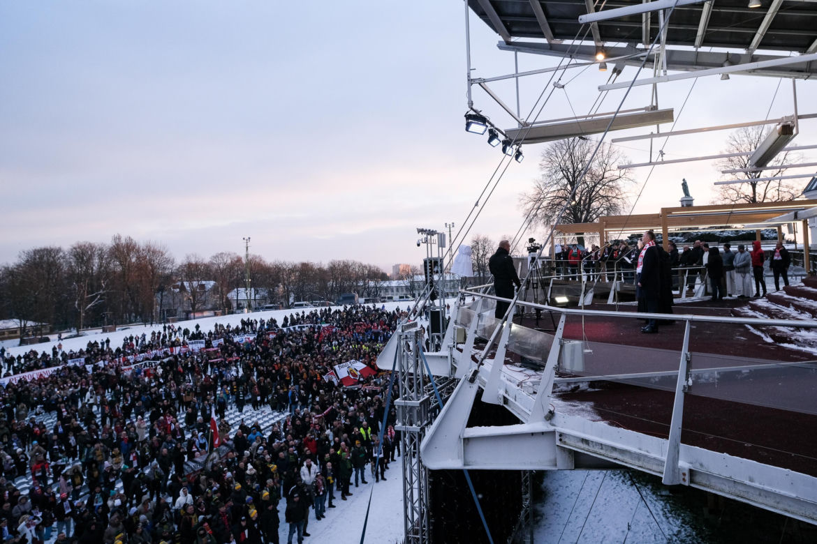 Prezydent na Jasnej Górze wśród kibiców. Podziękował za obronę  hasła „Bóg, Honor, Ojczyzna”