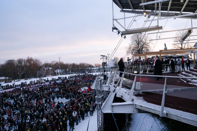 Prezydent na Jasnej Górze wśród kibiców. Podziękował za obronę  hasła „Bóg, Honor, Ojczyzna”