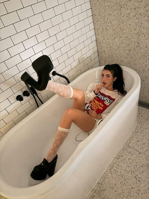 Andrea Botez