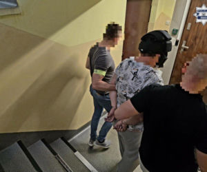 26-latek obserwował dzieci pod przedszkolem. Szokujące szczegóły