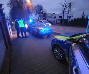 Jechał po ścieżce pieszo-rowerowej... samochodem