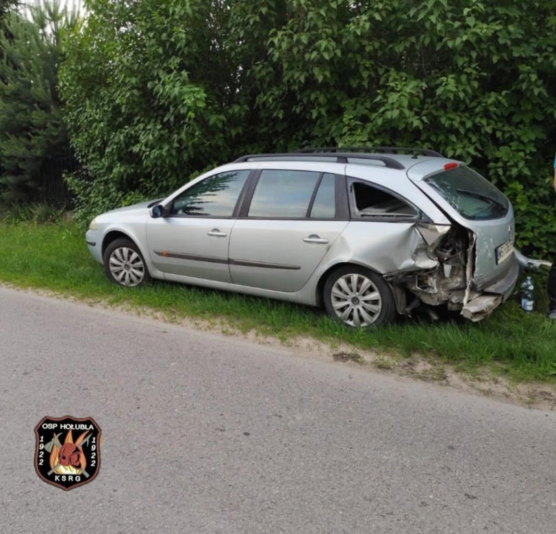 W Hołubli auto wjechało w dom