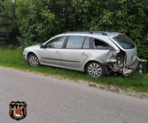 W Hołubli auto wjechało w dom