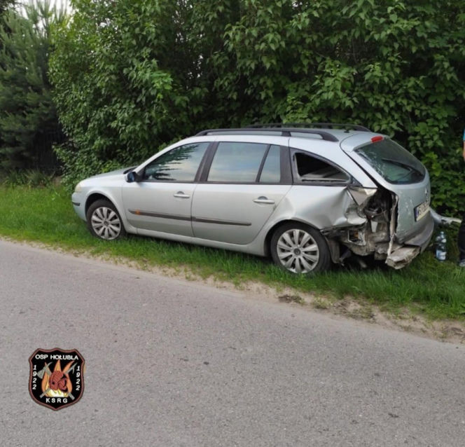 W Hołubli auto wjechało w dom