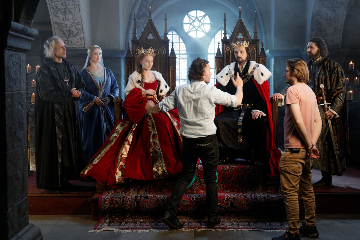 Korona Królów. Jagiellonowie. Mikołaj Trąba (Radosław Pazura), Aleksandra Olgierdówna (Agnieszka Wagner), król Władysław Jagiełło (Sebastian Skoczeń), królowa Anna Cylejska (Milena Staszuk)