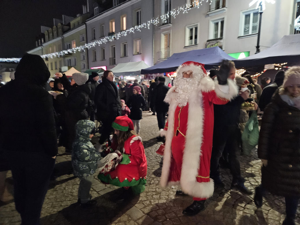 Jarmark Świąteczny w Biskupcu. Na scenie wystąpił zespół Arka Noego [ZDJĘCIA]