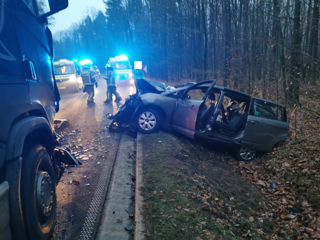 Cztery osoby ranne, w tym roczne dziecko. Wypadek na drodze Włoszakowice-Zaborówiec