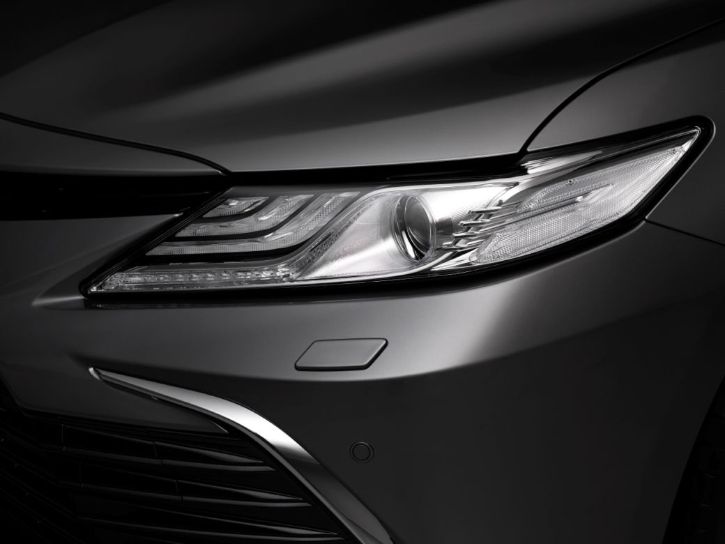 Toyota Camry Hybrid lifting 2021
