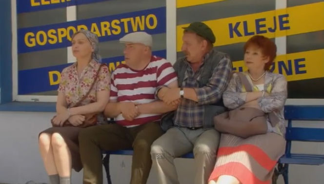 Ranczo 8 sezon odc. 97. Solejukowa (Katarzyna Żak), Hadziuk (Bogdan Kalus), Solejuk (Sylwester Maciejewski), Hadziukowa (Dorota Nowakowska)