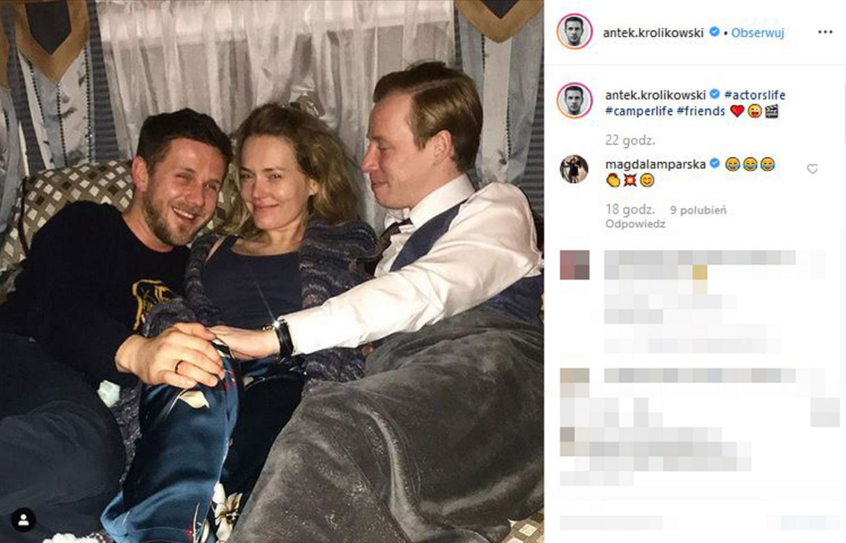 Antek Królikowski pochwałił się zdjęciem w obrączce, z Magdą Lamparską i  Maćkiem Nawrockim