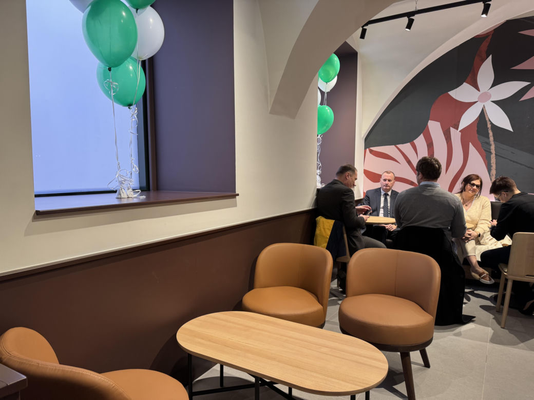 Pierwszy Starbucks w Lublinie otwarty! Jak lokal wygląda w środku? 