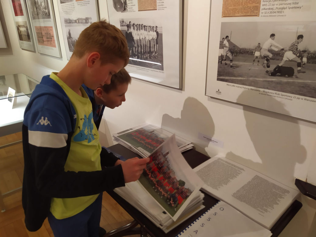 Zdjęcia z otwarcia wystawy o historii piłki nożnej w siedleckim Muzeum Regionalnym