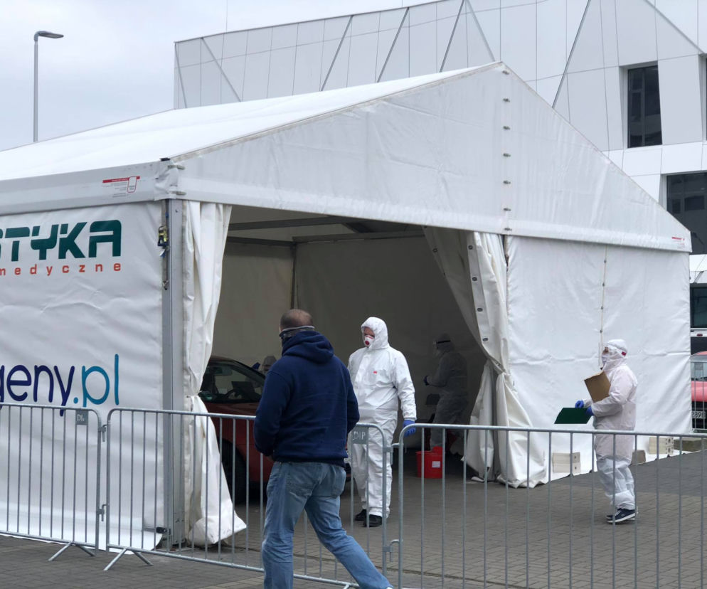 mobilny punkt wykonywania testów na obecność koronawirusa