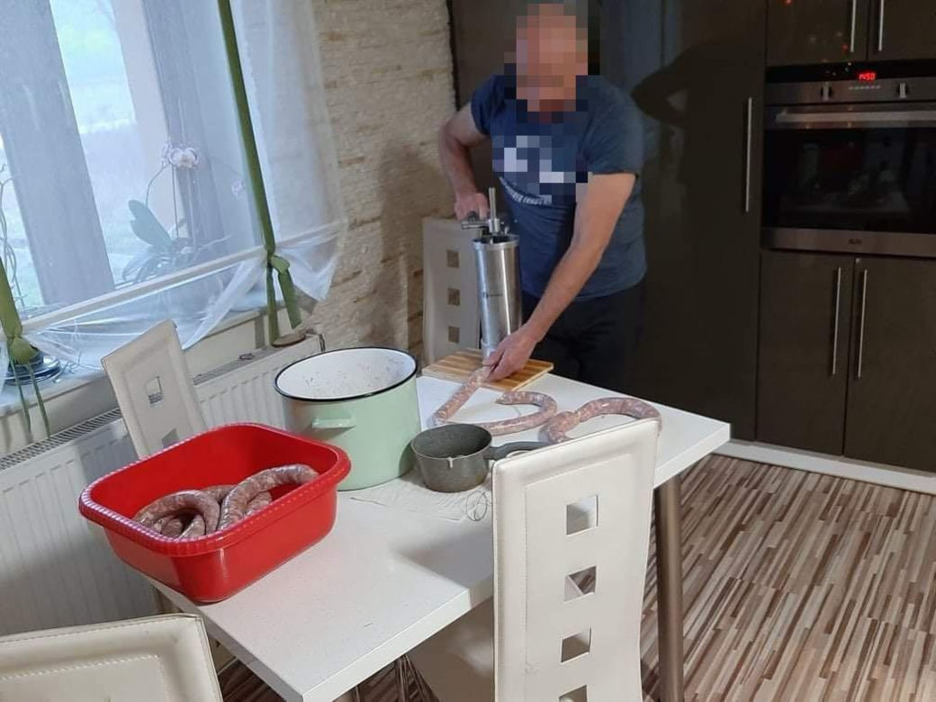 Co było w trującym mięsie, które sprzedano w Nowej Dębie?