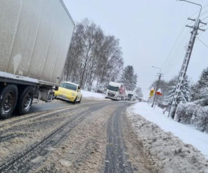Mława sparaliżowana przez śnieg! Karambol na S7 i lawina aut w rowach. Jest komunikat policji