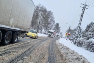 Mława sparaliżowana przez śnieg! Karambol na S7 i lawina aut w rowach. Jest komunikat policji