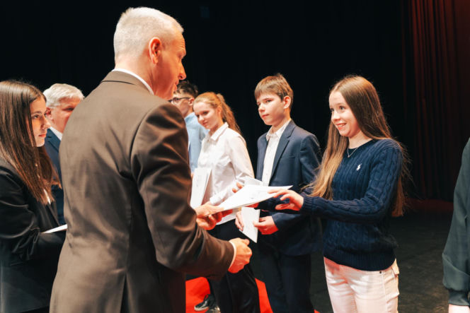 Najzdolniejsi uczniowie odebrali stypendia Prezydenta Miasta Siedlce