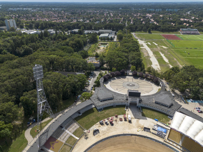Dawny basen na Terenach Olimpijskich - deweloper rozpoczął budowę akademika na obszarze objętym ochroną konserwatorską