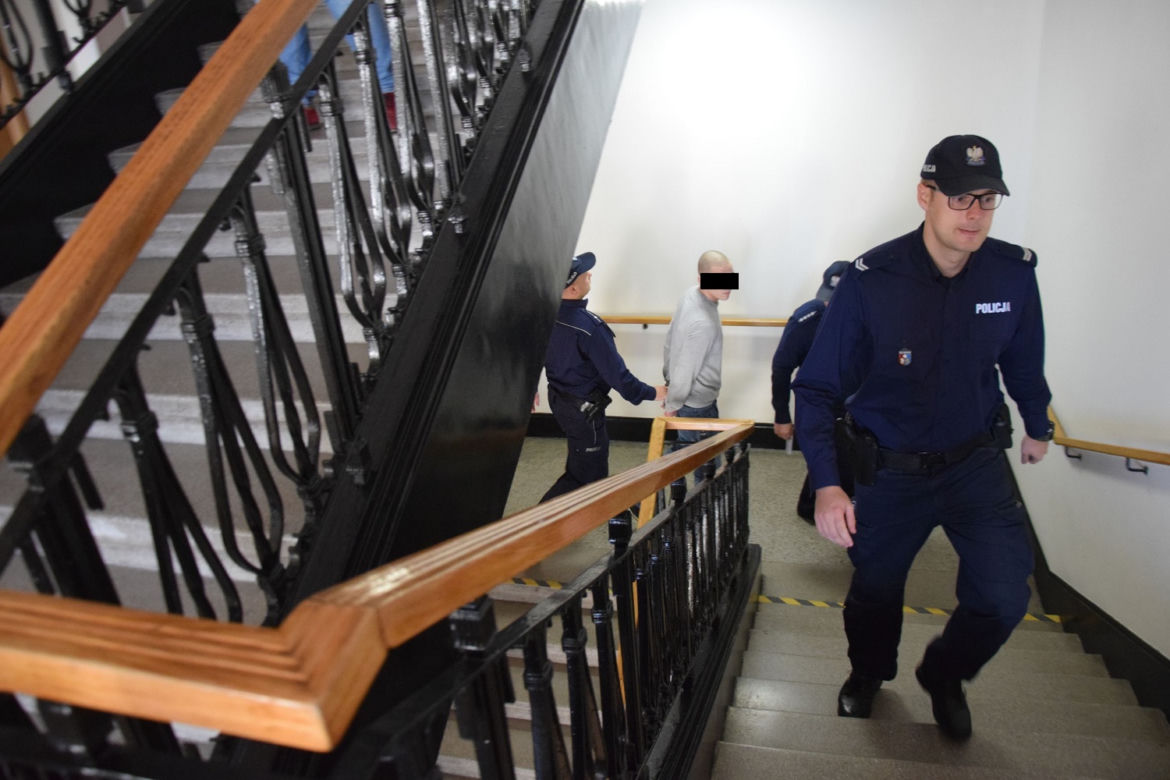 Jarosław K. miał zgwałcić siostrzyczkę dwa razy. Ruszył proces w Sądzie Apelacyjnym w Rzeszowie [ZDJĘCIA]