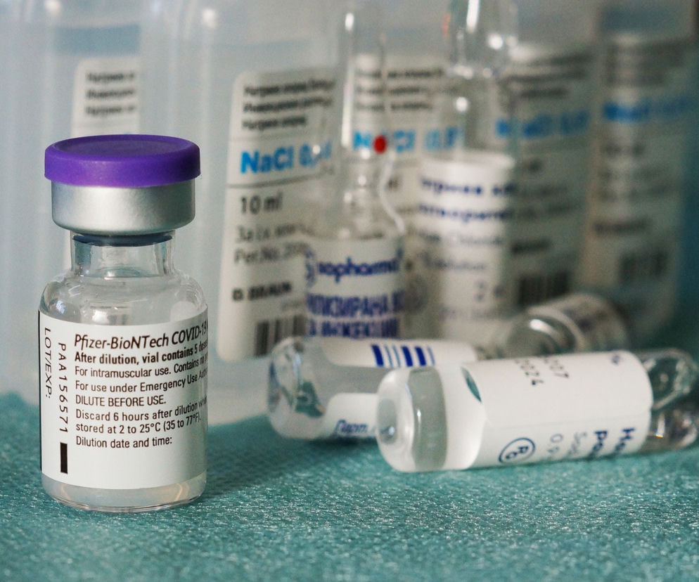 Koronawirus. Skuteczność szczepionki Pfizer coraz mniejsza! Będzie kolejny zastrzyk?