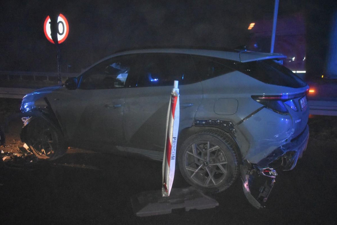 Policyjny pościg na Zakopiance. Pijany 17-latek staranował sześć samochodów