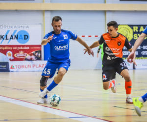 FC Toruń - P.A. Nova Gliwice 2:4 - zdjęcia z Uniwersyteckiego Centrum Sportu
