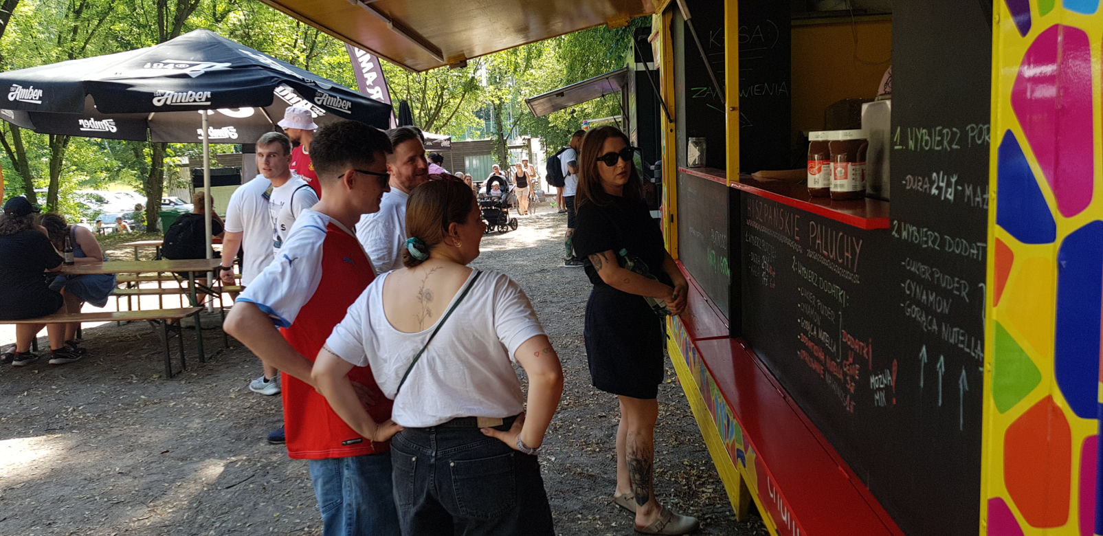 Trwa Festiwal Smaków Food Trucków w Olsztynie. Co dobrego można zjeść? [ZDJĘCIA]