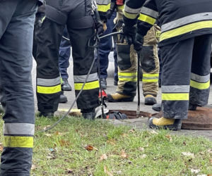 Dramat w Śródmieściu. Mężczyzna wpadł do kanału