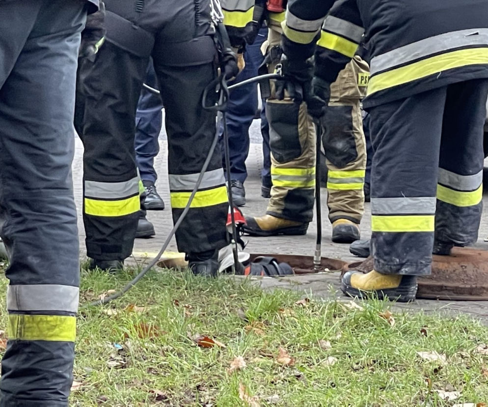 Dramat w Śródmieściu. Mężczyzna wpadł do kanału