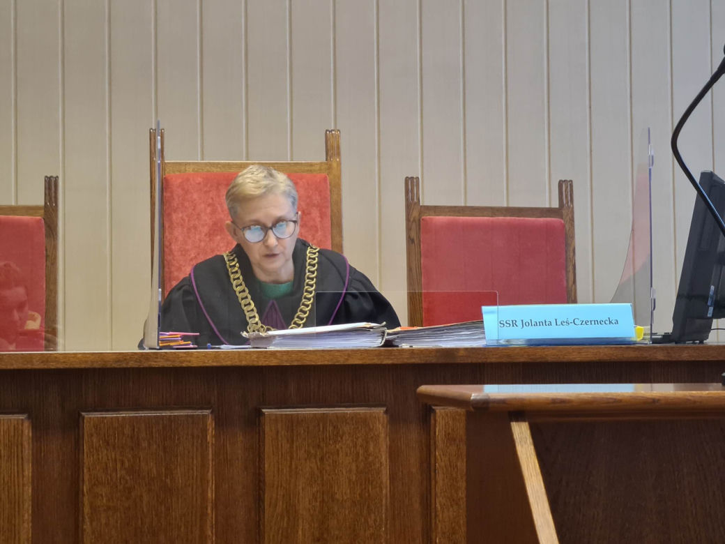 Prawie 50 lat kłótni o 3 metry działki. W ruch poszła siekiera. Kazimiera W. usłyszała wyrok [GALERIA]	