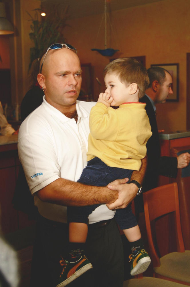 Klaudiusz Ševković z "Big Brothera" pokazał dorosłego syna. Podobni?