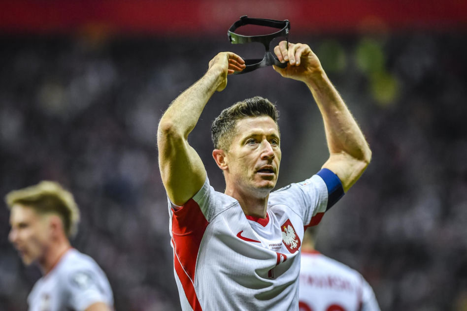 Robert Lewandowski w czarnej masce