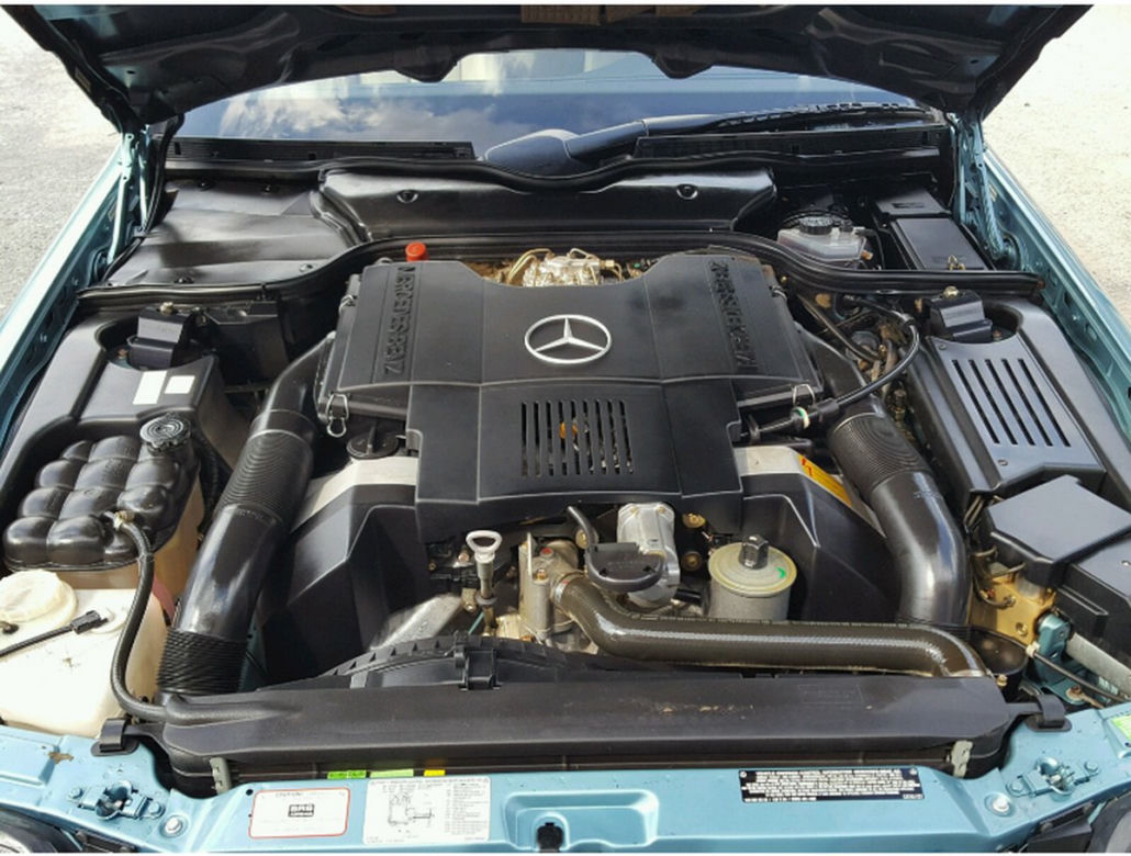 Mercedes 500 SL z przebiegiem niecałych 2000 km