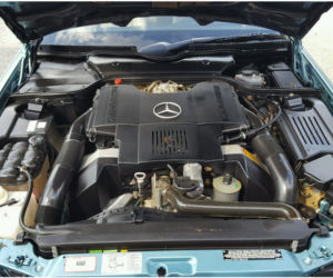 Mercedes 500 SL z przebiegiem niecałych 2000 km