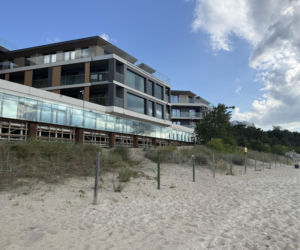 Apartamentowiec na plaży w Międzyzdrojach