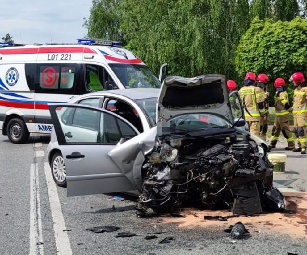 Wronów: Makabryczny finał wypadku na drodze. 78-latka nie żyje [ZDJĘCIA]