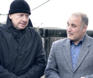 PARADOKS. Marek Kaszowski (Bogusław Linda), Naczelnik (Przemysław Bluszcz)