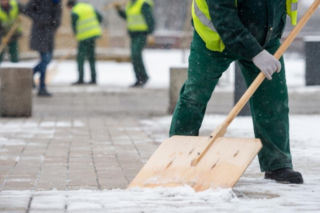 Służby miejskie w gotowości przed atakiem gołoledzi