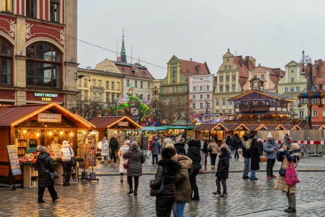 Wroclaw. Jarmark Bozonarodzeniowy juz otwarty.