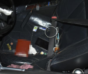 Dachowanie i śmierć w szpitalu. Jeden błąd i kierowca wypadł z auta