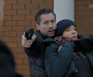 Komisarz Alex 16 odc. 197. Lucyna (Magdalena Walach), Piotr Górski (Krystian Wieczorek), zabójca (Mirosław Haniszewski)