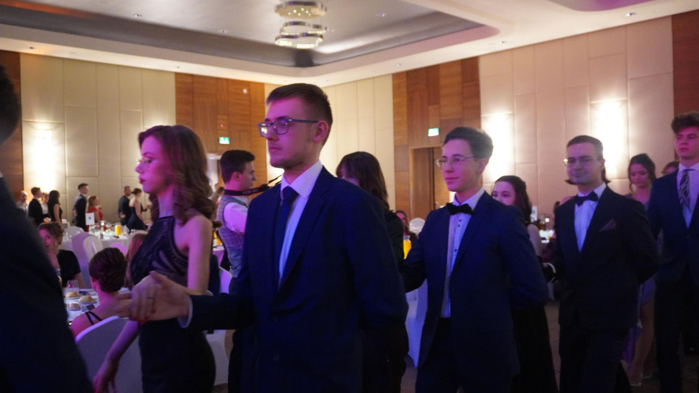 Studniówkowe szaleństwo. Bal przedmaturalny I LO im. Bartłomieja Nowodworskiego 