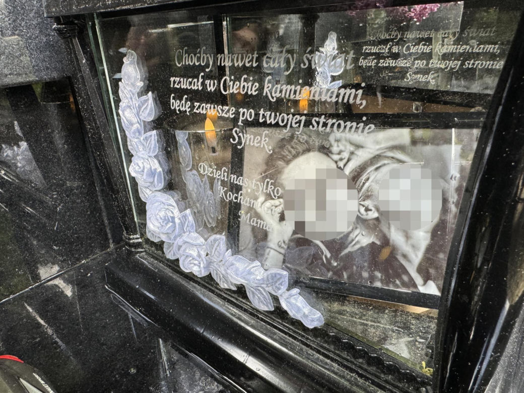Wielkie zmiany na grobie syna Sylwii Peretti. Niewiarygodne, co się stało z pomnikiem Patryka
