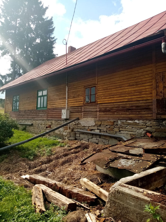 Remont chyży łemkowskiej w Hańczowej