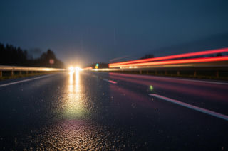 Pijany pieszy pod kołami Volkswagena. Dramat na drodze, ale co z kierowcą?