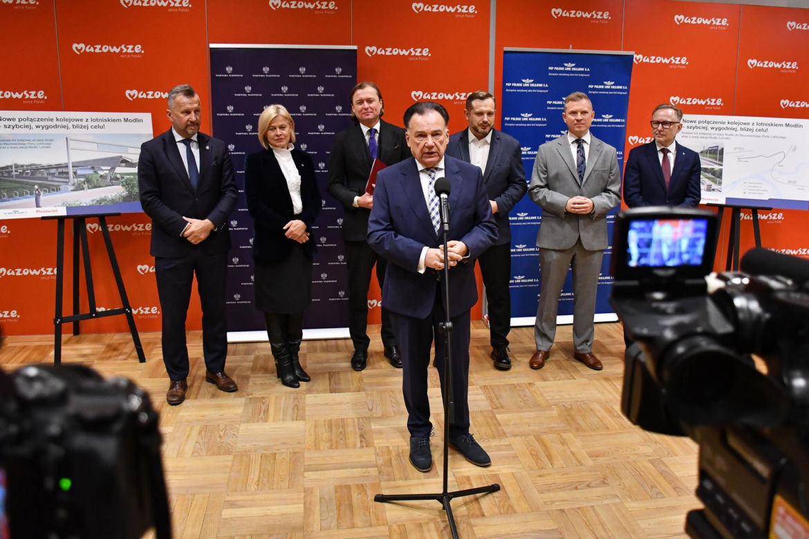 Koniec przesiadek! Pociągiem dojedziesz prosto na lotnisko w Modlinie! Jest decyzja