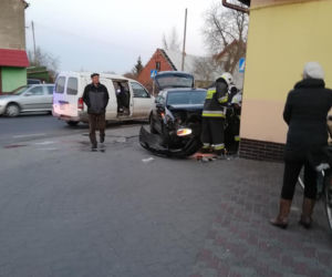 Wypadek golfa w Krośnicach
