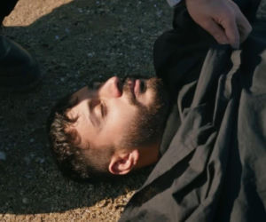 Wichrowe wzgórze: Halil odnaleziony nad brzegiem morza. Zeynep w panice rusza na ratunek